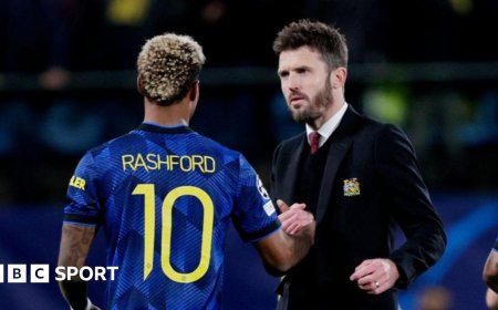 Carrick leaves door open for Rashford return