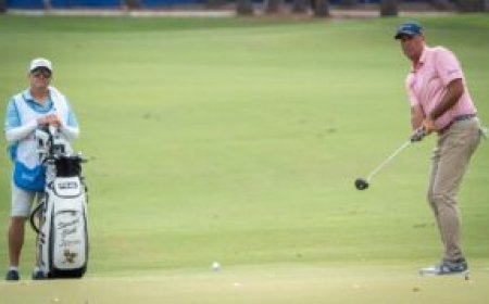 Stewart Cink shoots course-record 63 to win Senior PGA by six