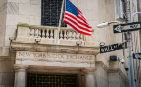 Oil Prices Surge as U.S.-Iran Standoff Shuts Key Shipping Route, Markets Turn Volatile