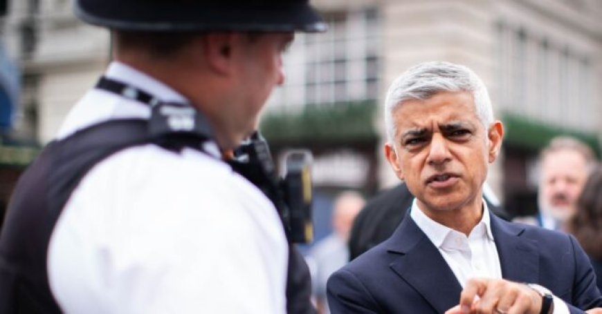 London Police Reportedly Left 'Bag of Guns' Outside Mayor Sadiq Khan's Home