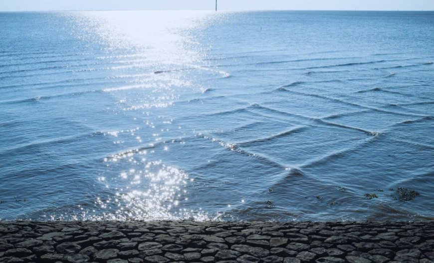 Square Waves Suddenly Appear on Lake Michigan and Reveal a Little-Known Water Phenomenon