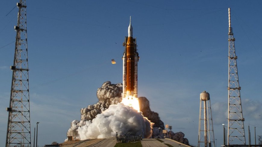 Microsoft's buggy apps reach deep space — "I have two Microsoft Outlooks and neither one of those is working," says Artemis II commander