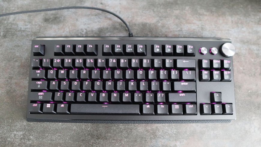 The $500 Razer Huntsman Signature Edition keyboard is completely over-the-top... in all the right places