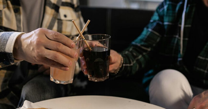 Retiring Pizza Delivery Driver Blessed with $46,000 'Tip' for Kind Gesture