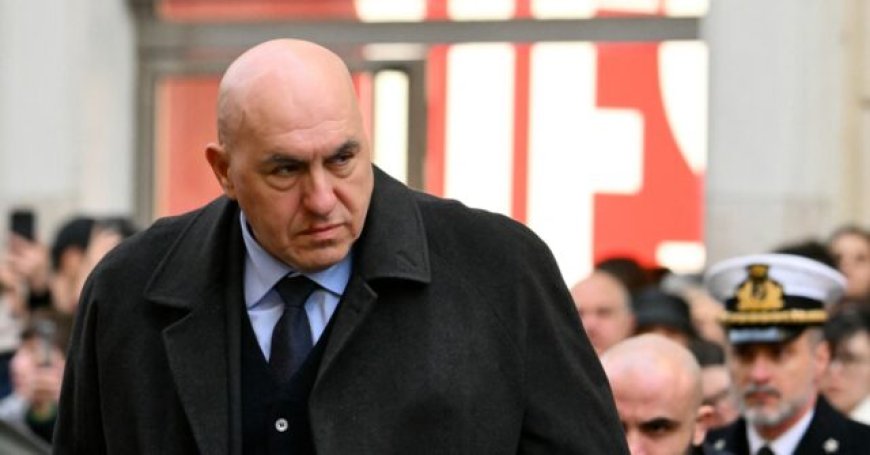 Italian Defense Minister: None of Trump's Advisors 'Dare to Contradict Him'