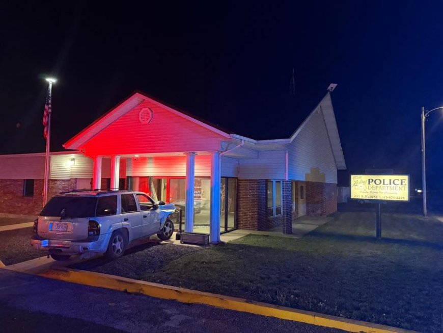 Man crashes, barricades in Licking, Missouri Police lobby