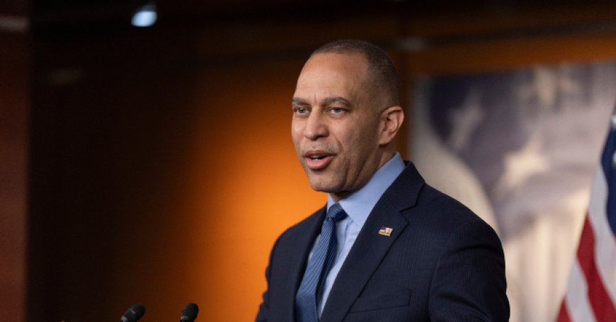 Jeffries: Two-Week Ceasefire 'Insufficient', Need 'Permanent' End, Trump Might Give Iran Control of Strait