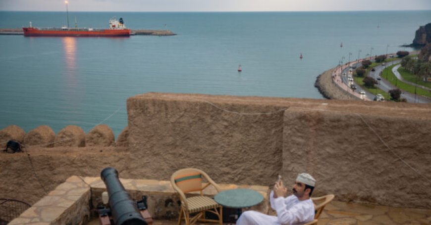 Oil Plunges Below $95, Dow Rises 1,000 Points on Ceasefire