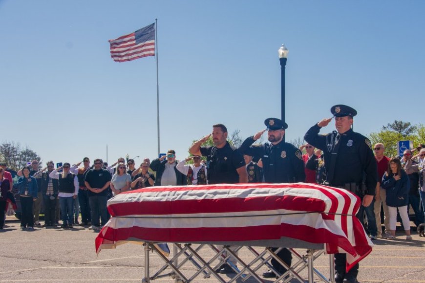 Motorcyclists honor fallen veteran in his 'Final Mile' to Kansas cemetery