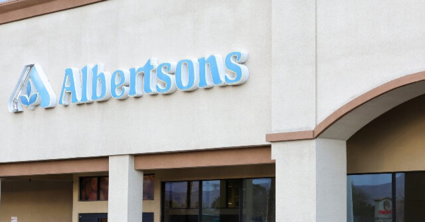 WATCH: Alleged Shoplifter Sues for $10,000 After Tussle with Grocery Clerk in Oregon