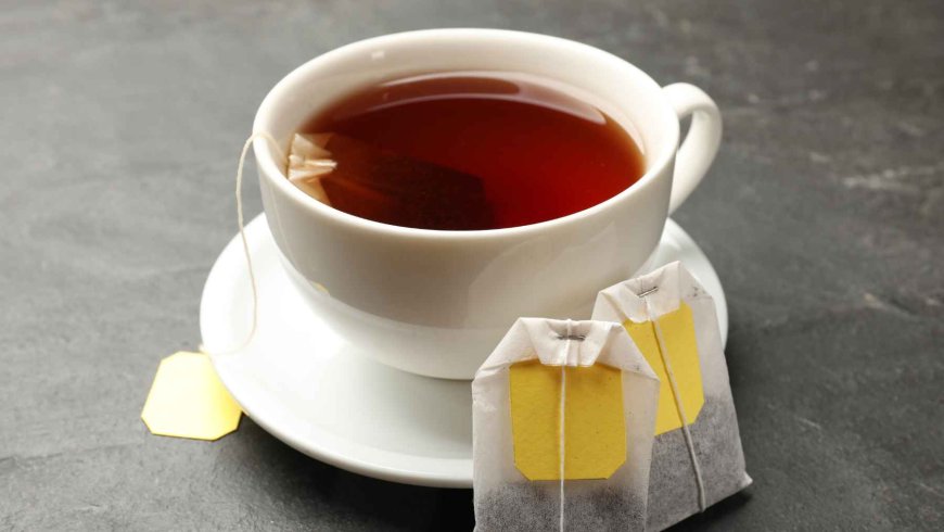 What seemed like the most innocent routine of the day—boiling water and letting a tea bag steep for a few minutes—has become a major cause for concern, as some studies now estimate that a single cup of tea contains up to 14.7 billion microplastics and nanoplastics