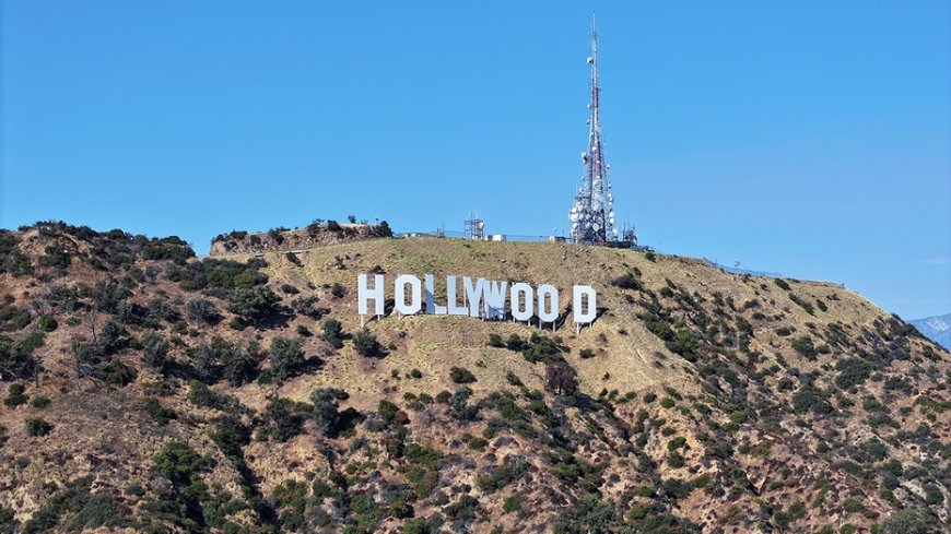 Former supermodel says celebrities need to 'wake up' and recognize Christian fans