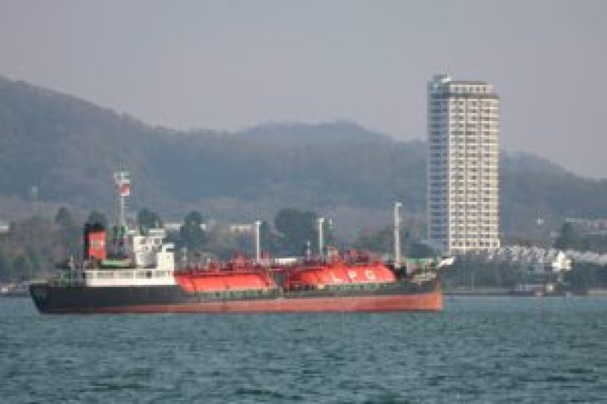 Tanker Standoff in the Strait of Hormuz: Sanctioned Vessel Forced to Turn Back Amid Rising U.S.–Iran Tensions