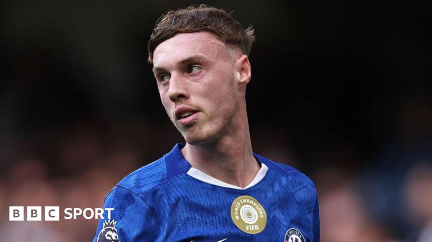 Chelsea midfielder Palmer denies Man Utd links