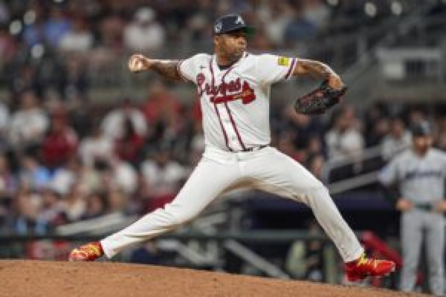 Braves put closer Raisel Iglesias on IL, Robert Suarez to close