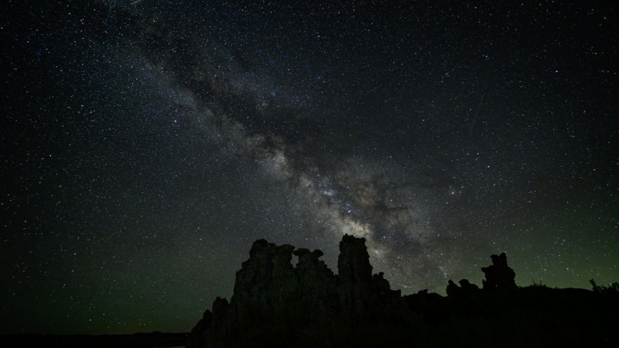 Astronomers just mapped one of the largest structures in the universe, long hidden behind the Milky Way's 'Zone of Avoidance'