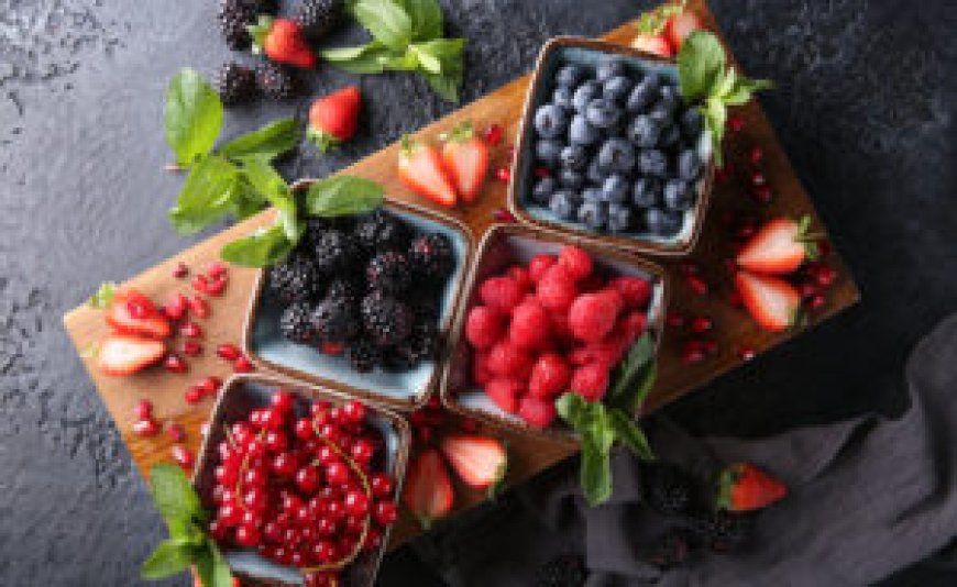 Long-Term Study of 90,000 Older Adults Links Flavonoid Intake to Lower Risk of Frailty and Mental Decline
