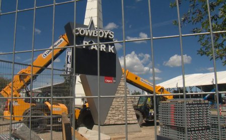 Alberta nixes booze price hike after premier, Calgary mayor snipe at each other