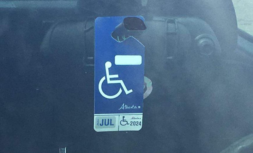 Alberta expands accessible parking permit system to cover those with vision loss