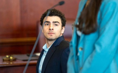 Mangione lawyers say media limits at murder trial are unconstitutional, fear court will 'hand-pick' press