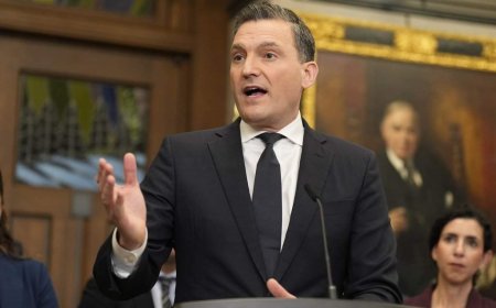 Is it AI or human? Ottawa wants your ideas on how to boost transparency