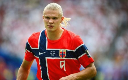 Norwegian soccer star Erling Haaland's top-tier summer continues, snags pinnacle of celebrity photo-ops
