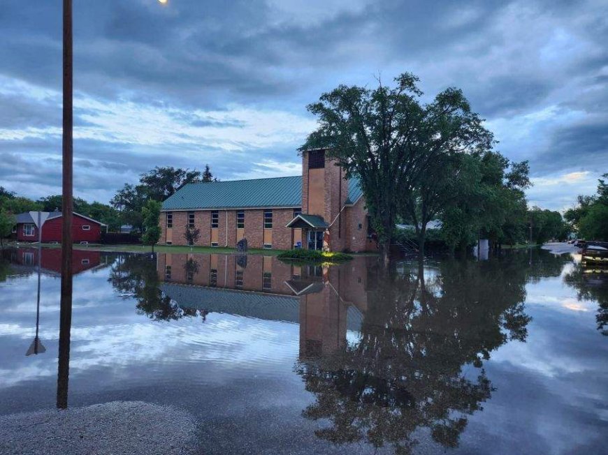 ‘Far as the eye can see’: Saskatchewan communities clean up after floods