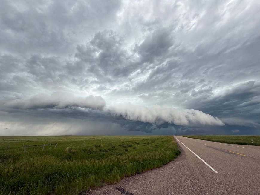 Environment Canada issues tornado warning for parts of Manitoba