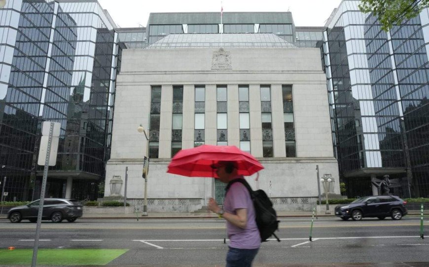 Bank of Canada holds benchmark interest rate at 2.25%