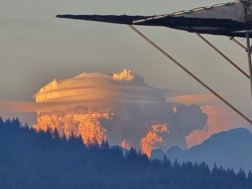 Pyrocumulus clouds from wildfire in Fraser Canyon loom high over B.C.