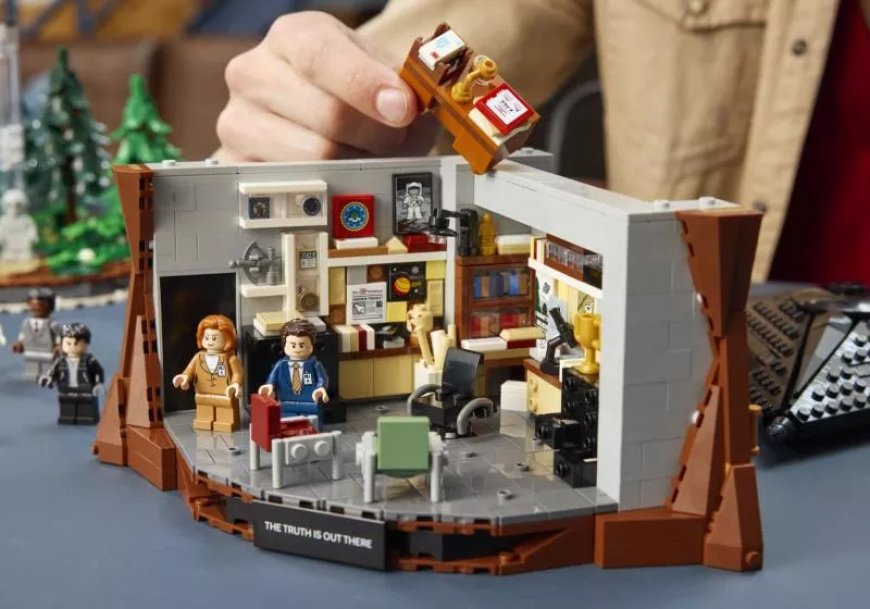 Lego brings The X-Files to life with 1,478-piece set including Mulder and Scully minifigs