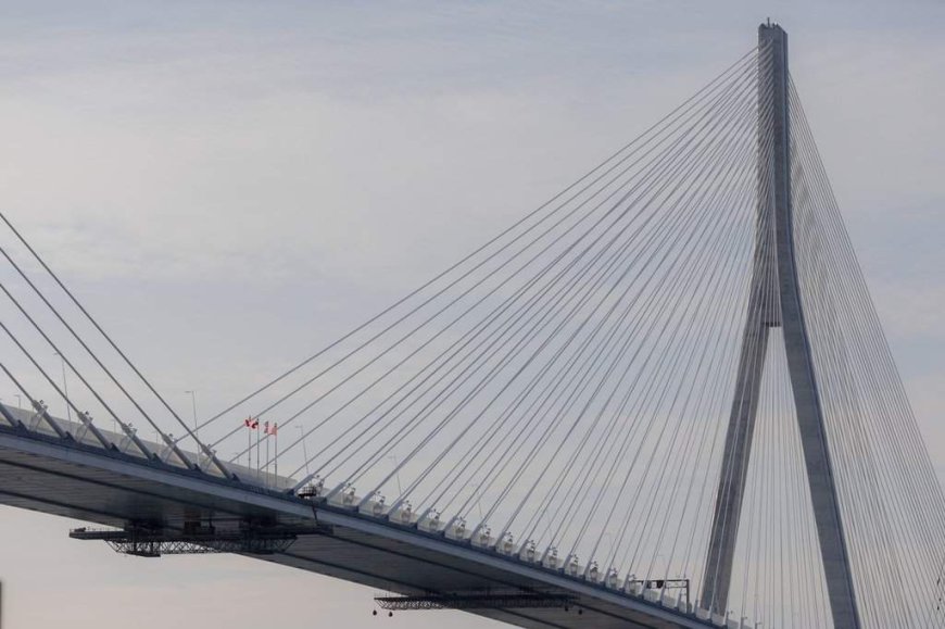 Trump says original Gordie Howe bridge deal is dead, contradicting Carney