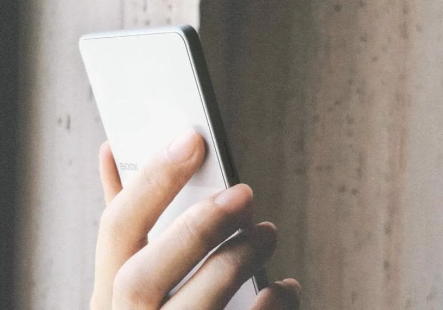 Boox enters the pocket e-reader market with a tiny device that could challenge Xteink on price