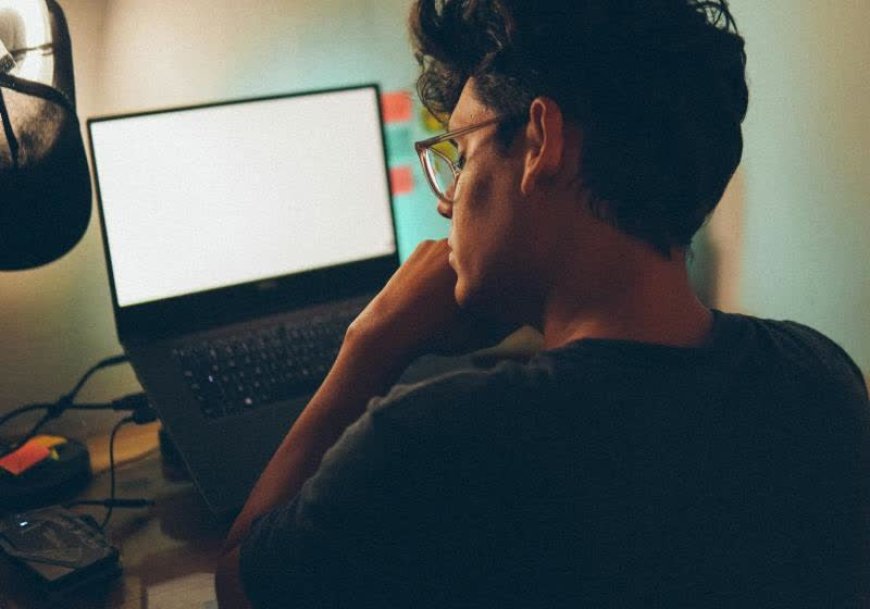 Study shows excessive time online is associated with stress, bad moods, and abandoning enjoyable activities