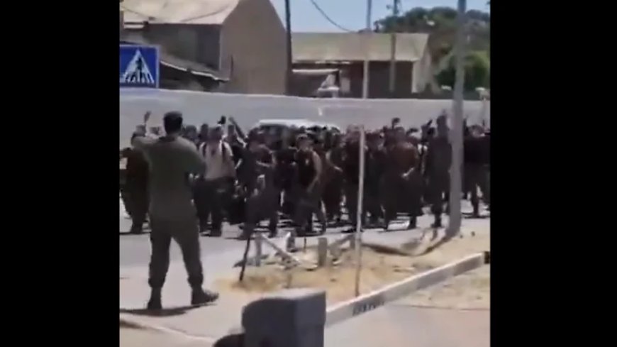 Mutiny! Over 100 Israeli Soldiers Desert Base Over Feud With Commanding Officer