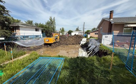 Edmonton homeowners frustrated as their properties erode into infill excavations