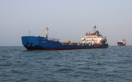 Iran retaliates against US forces after American strikes in key oil route and more top headlines