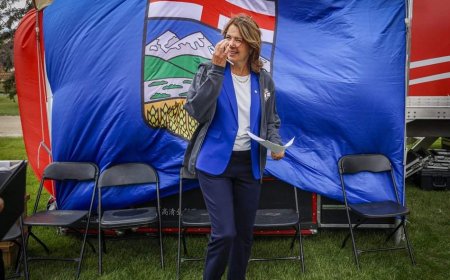 Danielle Smith avoids talk of separation at Alberta Day as referendum looms