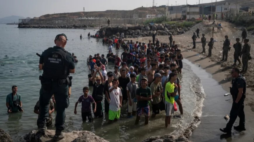 Spain Installs Containment Fence after 50,000 Moroccans Entered Enclave in One Day