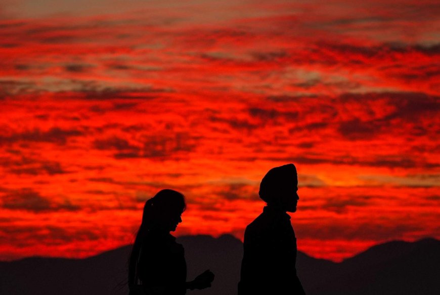 Super El Niño growing ‘faster than we’ve ever recorded’ as wildfires burn