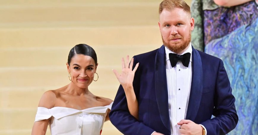 AOC Quietly Split from Longtime Fiancé Years Ago, Report Reveals
