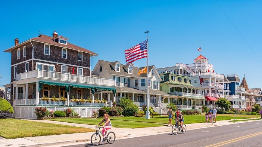 Popular beach town cracks down on teens with curfews after fights, underage drinking