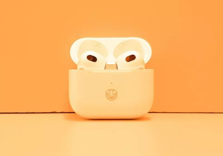 Leaked video shows Apple's camera-equipped AirPods identifying a book by sight