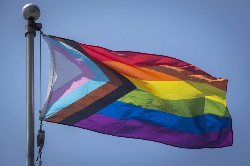 Edmonton Pride parade organizers defend police presence amid backlash from advocates