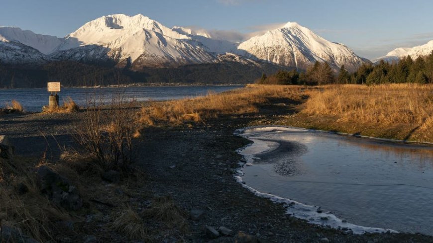 Charter plane with 8 aboard crashes near remote radar site in western Alaska