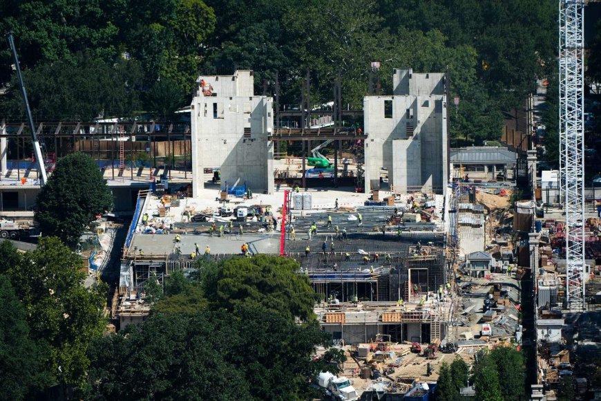 U.S. Supreme Court enters White House ballroom construction fight