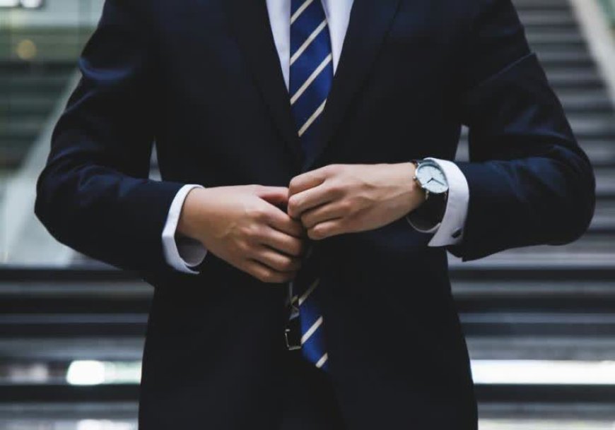 Business schools are charging $28,000 to teach executives how to be "chief AI officer"