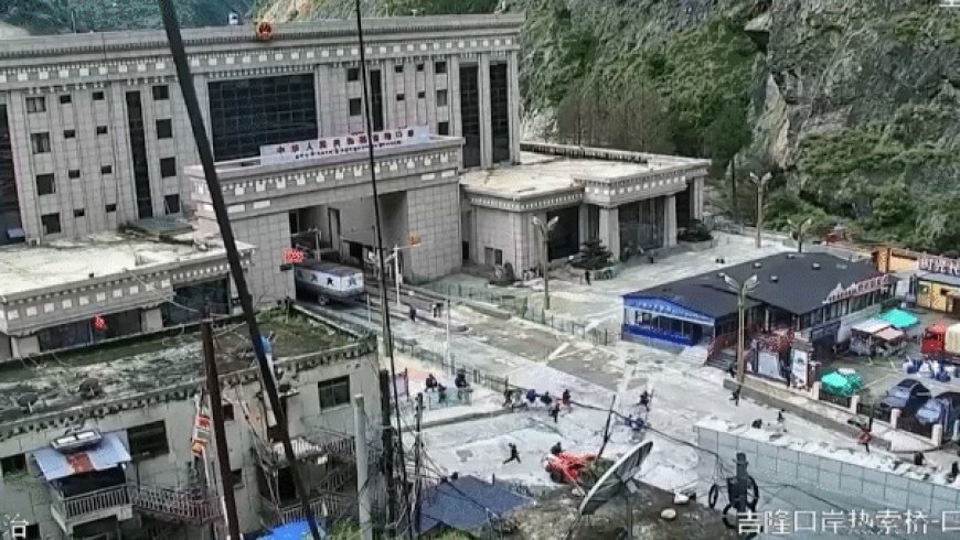Terrifying video captures people fleeing incoming mudslide at Nepal-China border