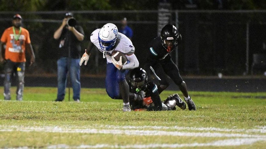 Florida high school football game delivers one of the most stunning Hail Marys of all time