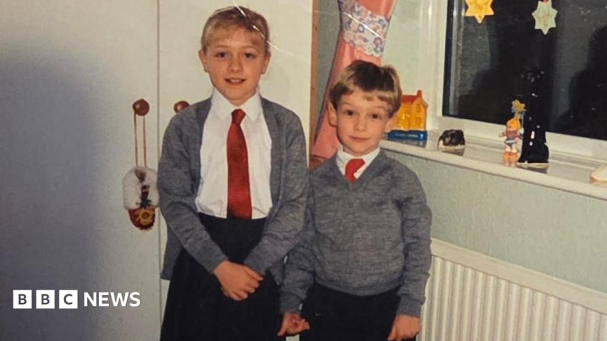 Man tracks down siblings who sent him Christmas present as he fled war 33 years ago